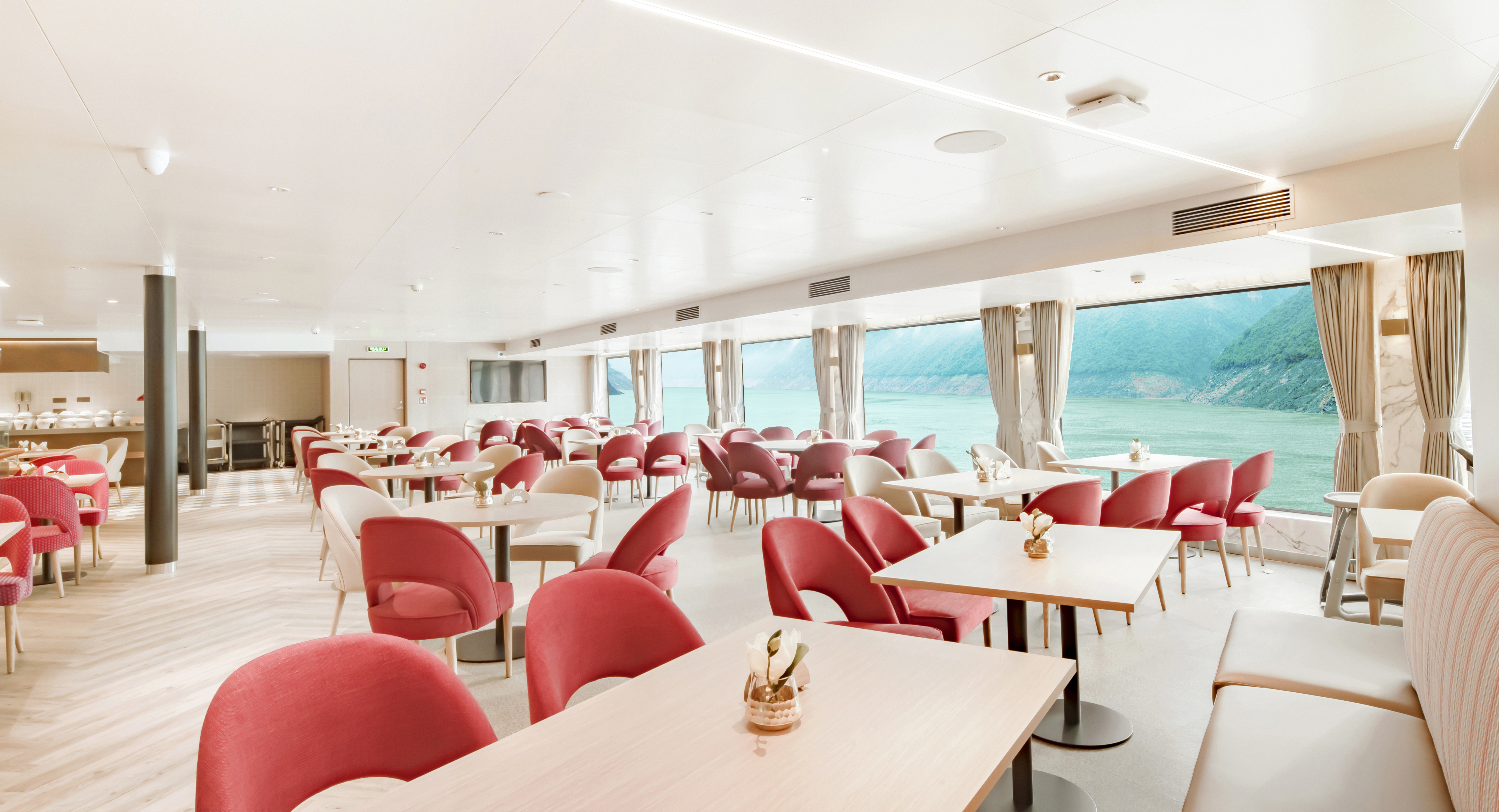 The Globe Dining Roomdeck3